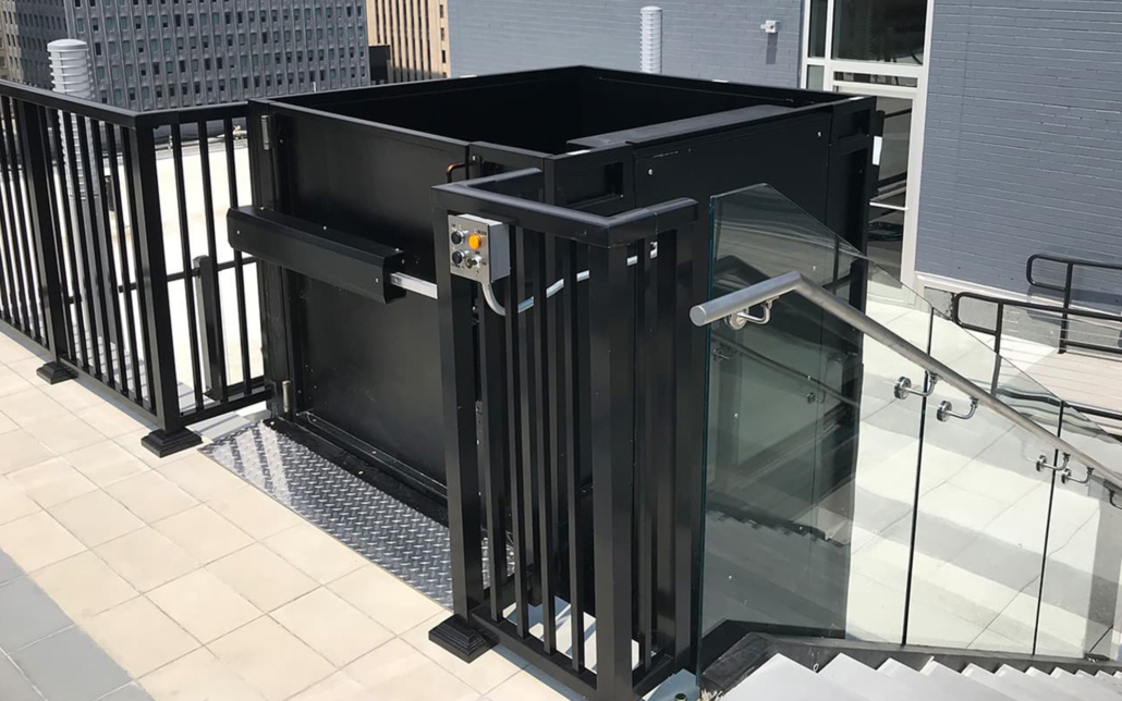 Symmetry Enclosed Lift Black Upper Landing